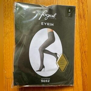 Fogal “Eyrin” gray cable knit tights, size Small.